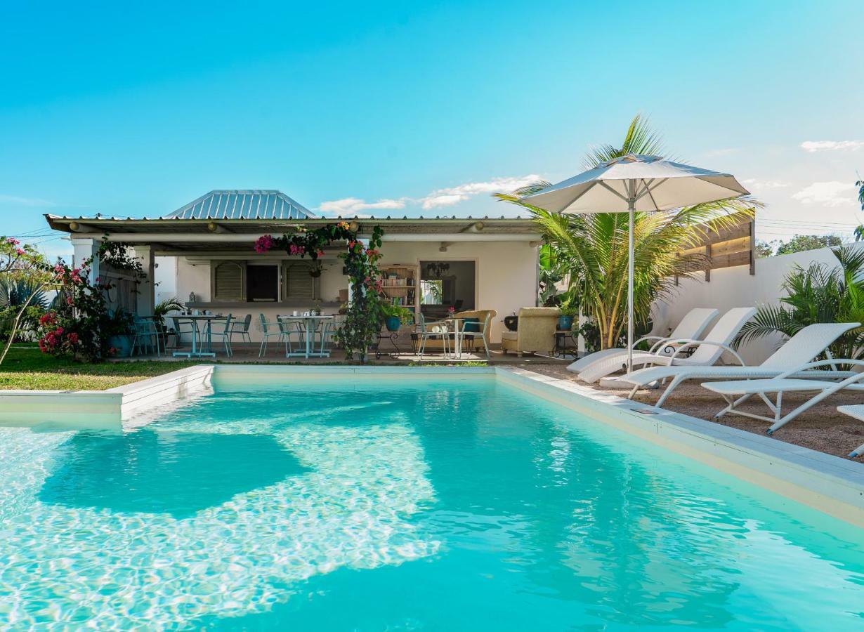 Le Mandala Moris Guesthouse Pointe Aux Canonniers Grand Baie Exterior foto